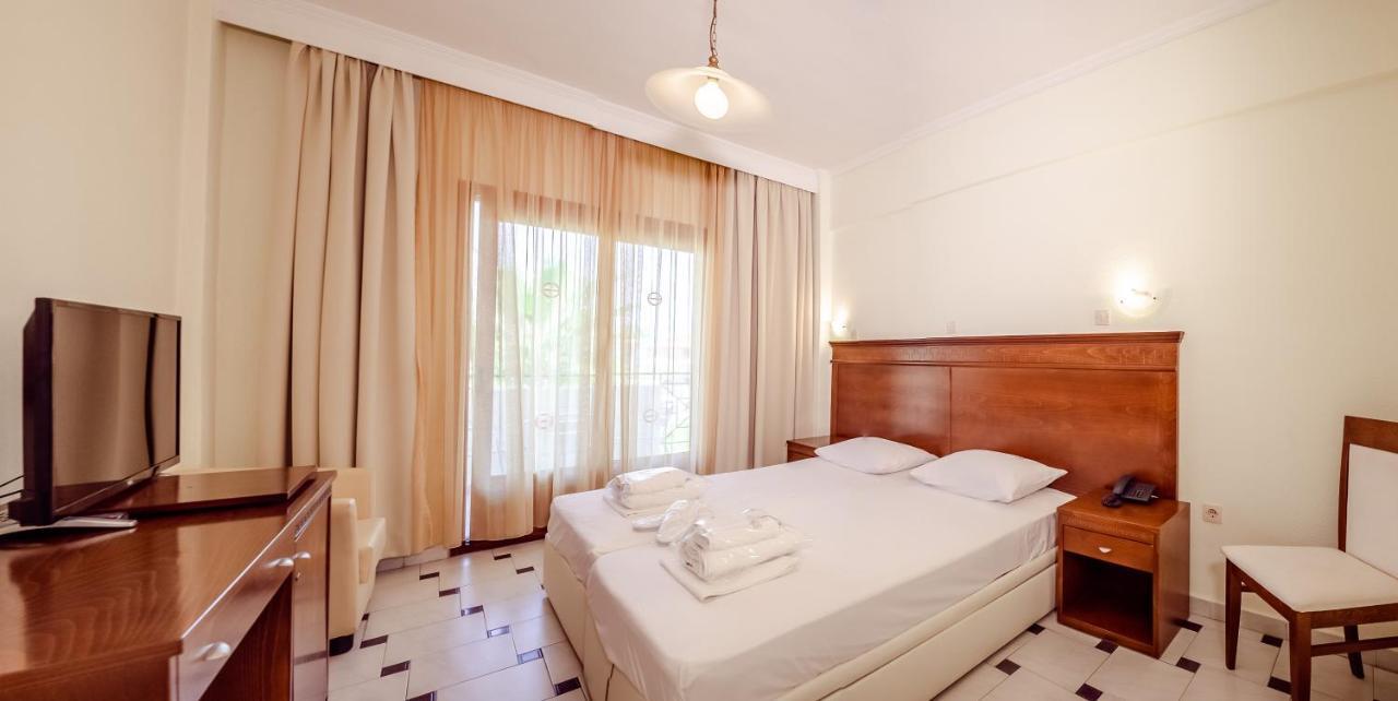 Tresor Sousouras Hotel Hanioti Phòng bức ảnh