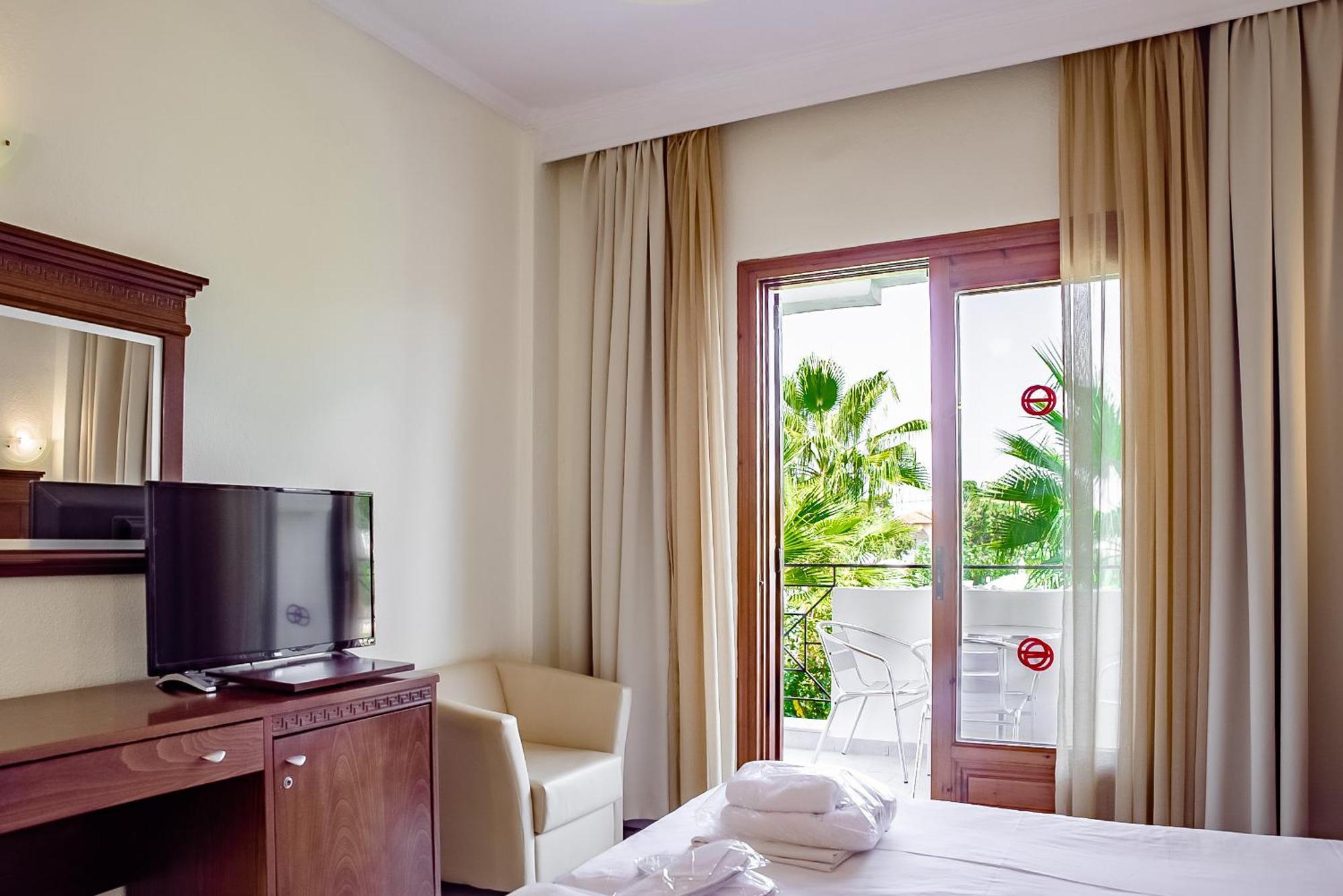 Tresor Sousouras Hotel Hanioti Phòng bức ảnh